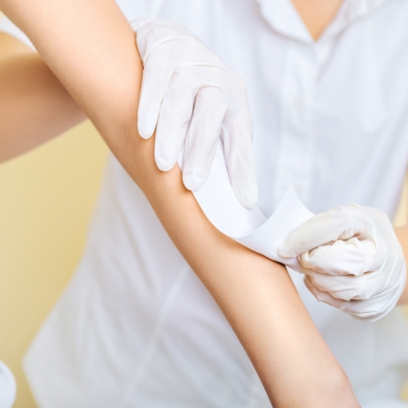 Epilazione Braccia con Cera Tradizionale