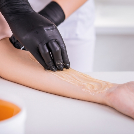 Epilazione Braccia con Sugaring Wax