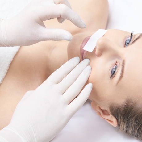 Epilazione Labbro Superiore con Cera Tradizionale